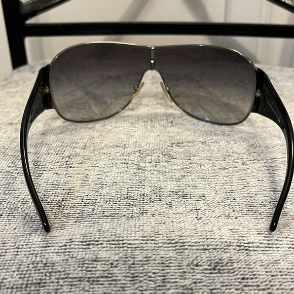 Prada sunglasses. Authentic. With case. - Picture 5 of 12